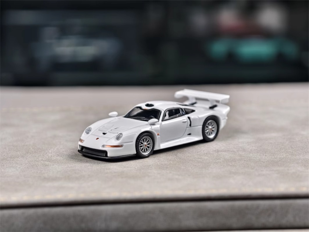 Spark Diecast 1/64 Scale Porsc - Model Kit Porsche 911 评论和价格