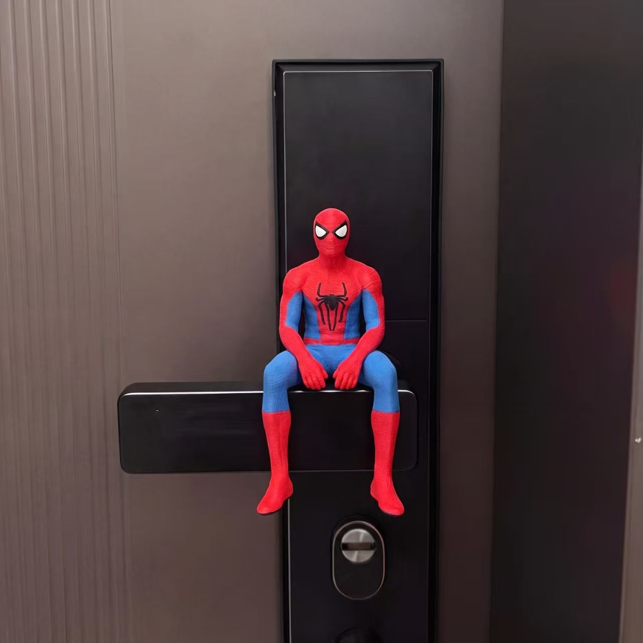 Spider Man Deadpool Sitting Po - Model Kit Deadpool 评论和价格